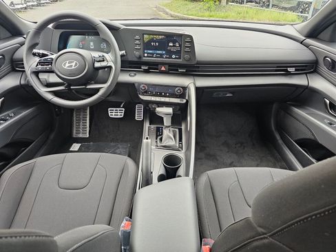 New 2025 Hyundai Elantra Sport image 13
