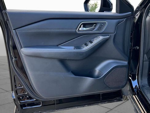 Certified 2025 Nissan Rogue Platinum FWD image 20