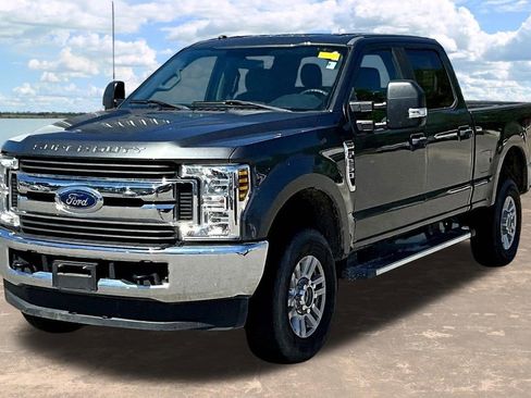 Used 2018 Ford F250 XL w/ STX Appearance Package AWD/4WD image 2