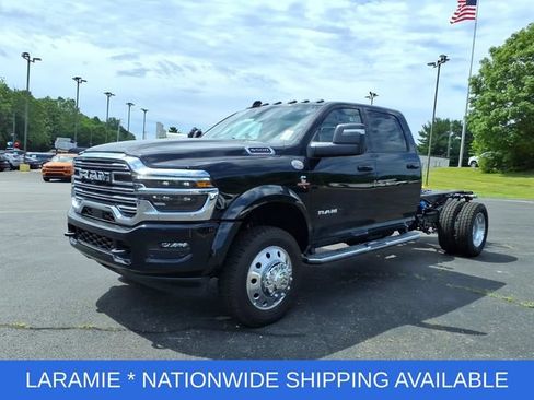 New 2026 RAM 5500 4x4 Crew Cab w/ Laramie Trim Package image 3