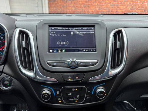 Used 2022 Chevrolet Equinox LT image 18