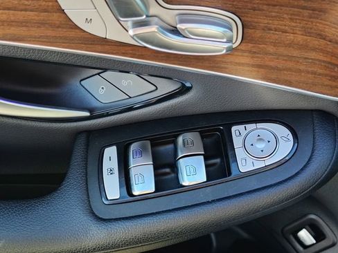 Used 2020 Mercedes-Benz GLC 300 4MATIC image 10