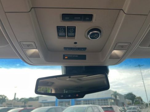 Used 2020 GMC Yukon XL SLT w/ Premium Edition image 32