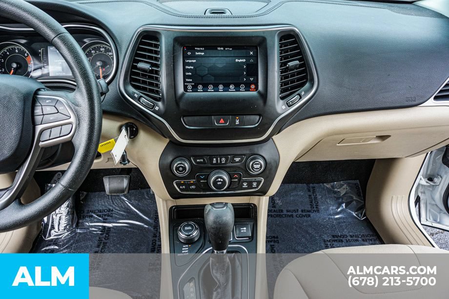 Used 2021 Jeep Cherokee Latitude AWD/4WD image 38