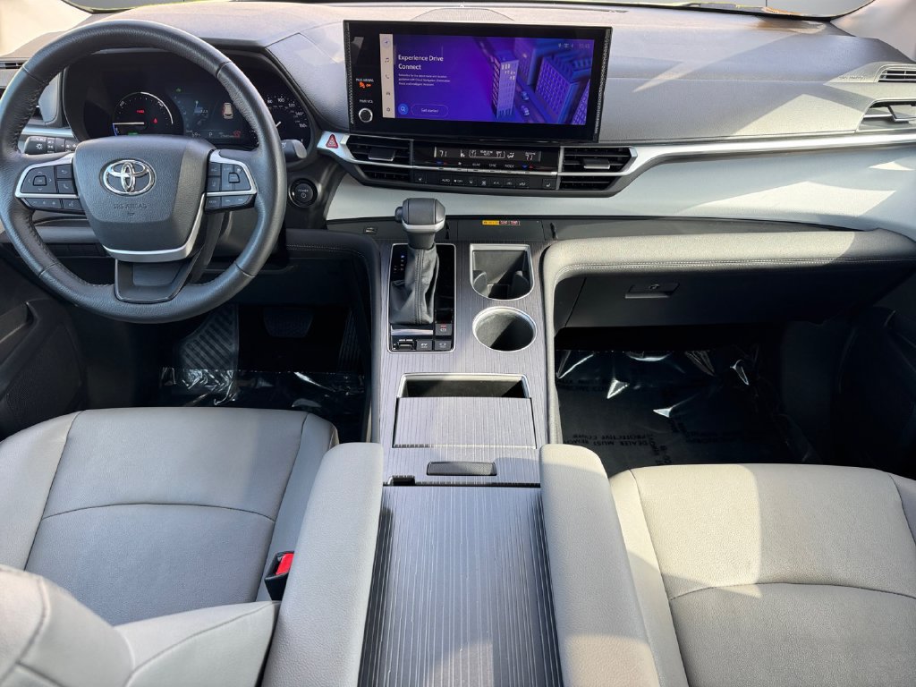 Certified 2025 Toyota Sienna XLE AWD/4WD image 12