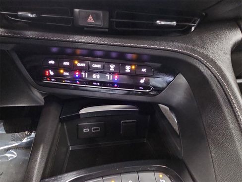 Used 2023 Buick Envision Essence image 23