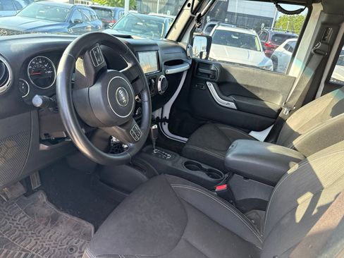 Used 2015 Jeep Wrangler Unlimited Sahara w/ Connectivity Group AWD/4WD image 11