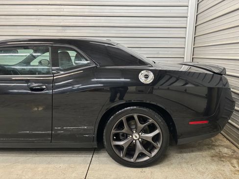 Used 2019 Dodge Challenger R/T RWD image 5