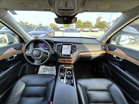 Used 2024 Volvo XC90 B6 Plus image 12