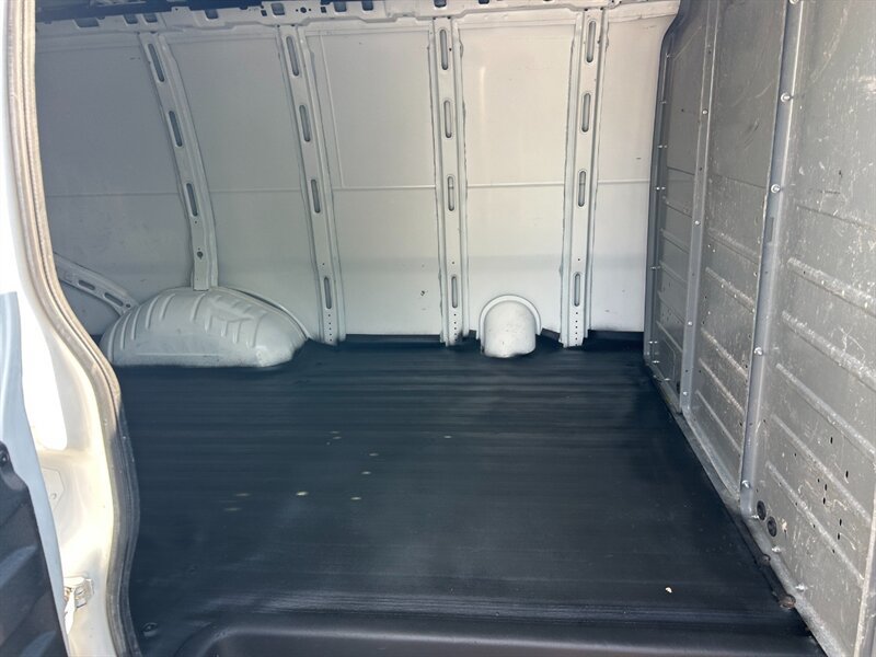 Used 2014 Chevrolet Express 2500 RWD image 11