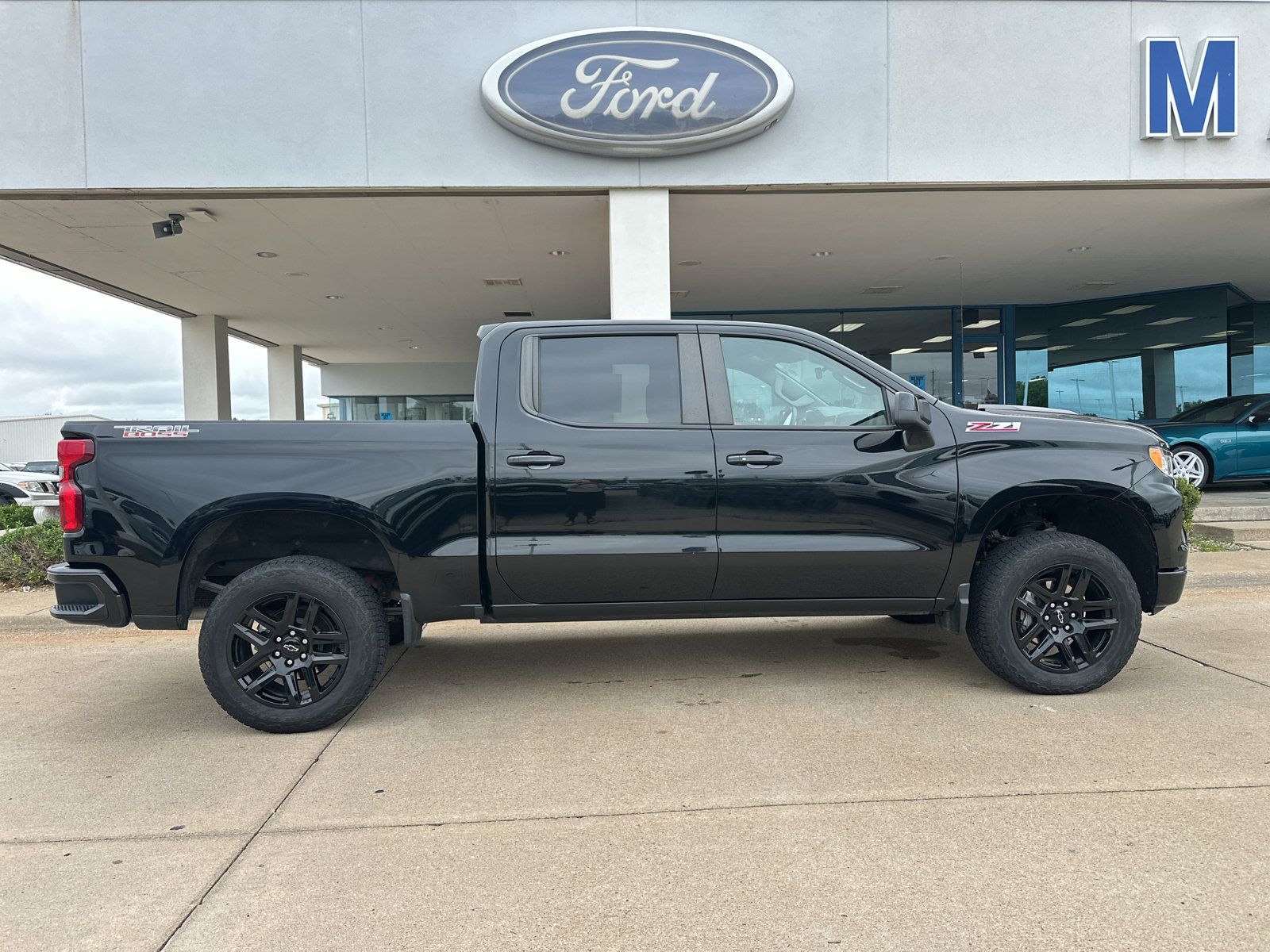 Used 2025 Chevrolet Silverado 1500 LT Trail Boss w/ Protection Package AWD/4WD image 13