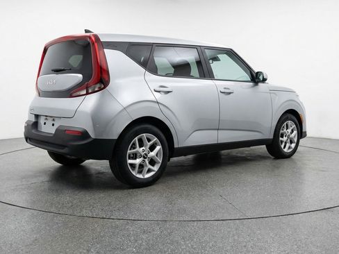 Used 2025 Kia Soul LX w/ LX Technology Package FWD image 9