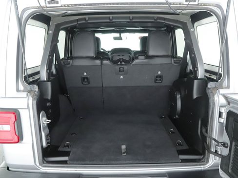 Used 2021 Jeep Wrangler Unlimited Sahara AWD/4WD image 18