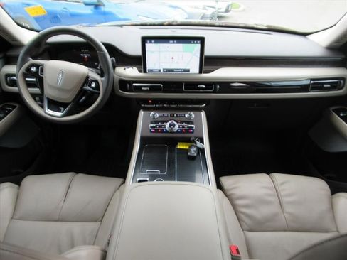 Used 2020 Lincoln Aviator Reserve w/ Equipment Group 201A image 11