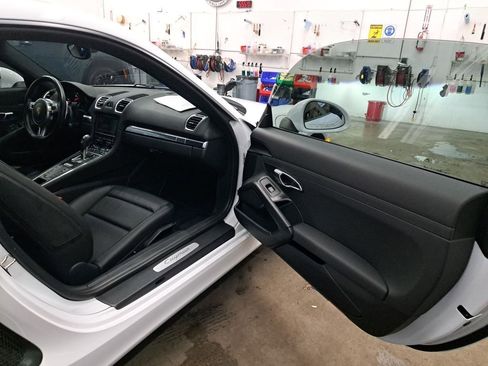 Used 2015 Porsche Cayman image 13