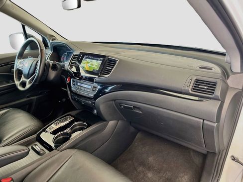 Used 2021 Honda Pilot Touring image 32