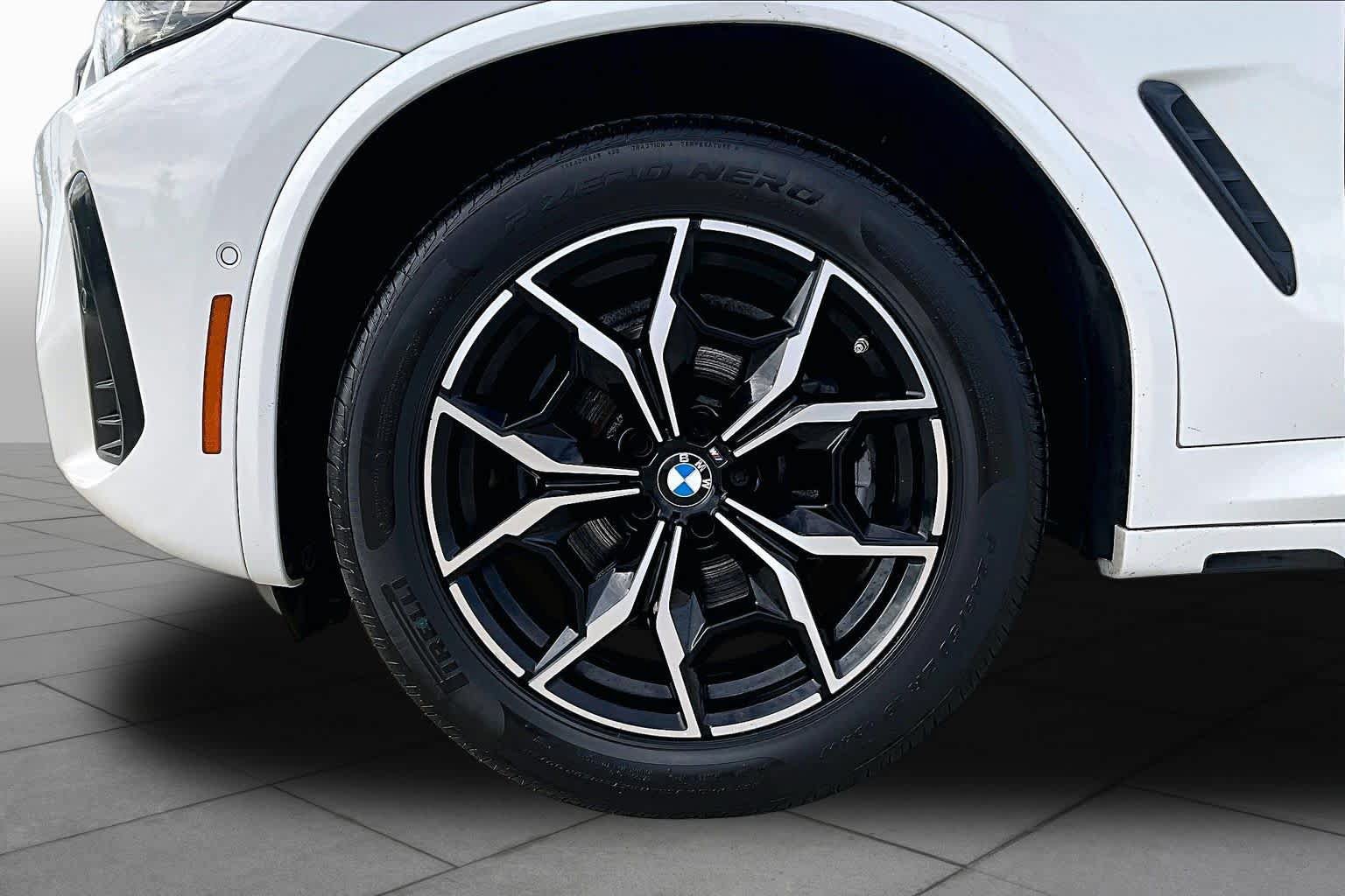 Used 2024 BMW X4 xDrive30i w/ Premium Package AWD/4WD image 10