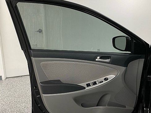 Used 2012 Hyundai Accent GLS image 15