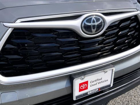 Certified 2025 Toyota Highlander XLE image 28