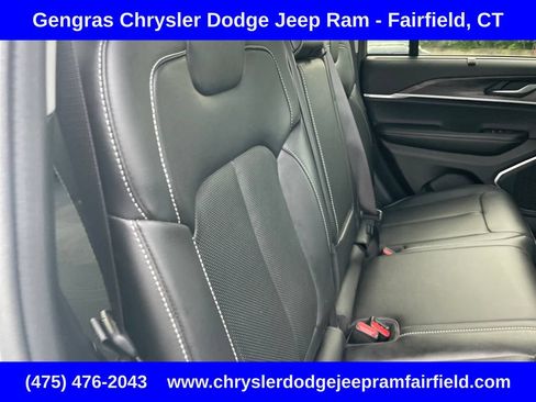Certified 2023 Jeep Grand Cherokee Limited w/ Luxury Tech Group II AWD/4WD image 27