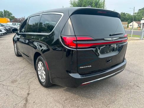 Used 2026 Chrysler Pacifica Select FWD image 7