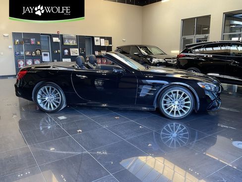 Used 2017 Mercedes-Benz SL 550 image 1