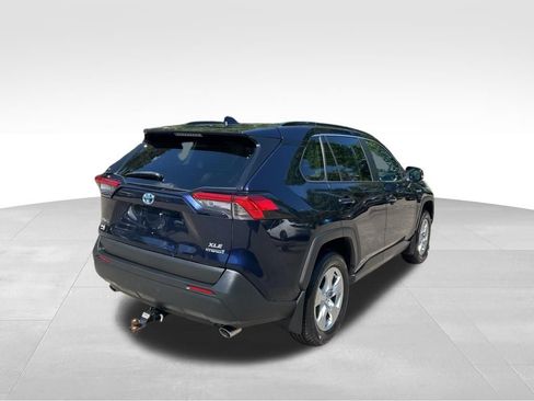 Used 2021 Toyota RAV4 XLE w/ Convenience Package AWD/4WD image 5