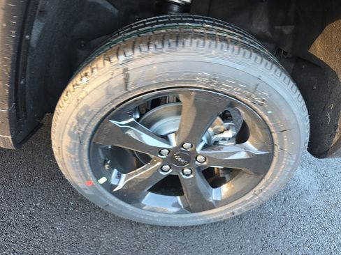 New 2025 Jeep Grand Cherokee Altitude image 31