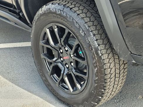 New 2026 GMC Canyon Denali w/ LPO, Denali Black Edition AWD/4WD image 7