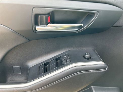 Used 2024 Toyota Highlander XLE image 12