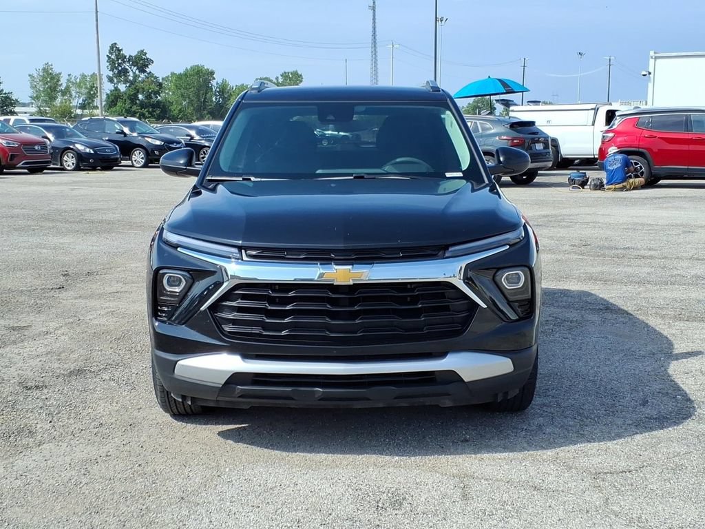 Used 2025 Chevrolet TrailBlazer LT FWD image 2