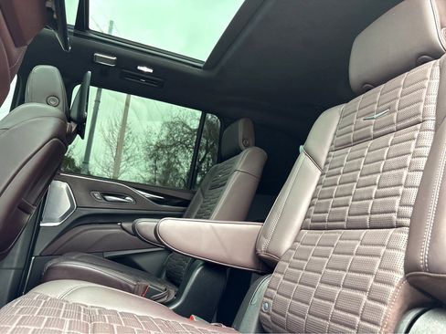 Certified 2024 Cadillac Escalade ESV Sport Platinum w/ LPO, ONYX Package image 24