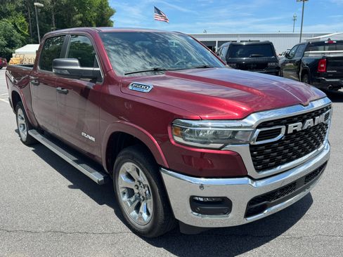Used 2025 RAM 1500 Big Horn AWD/4WD image 3