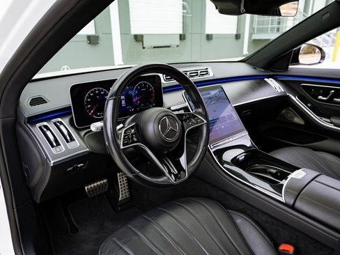 Used 2022 Mercedes-Benz S 580 4MATIC Sedan w/ AMG Line Package image 18