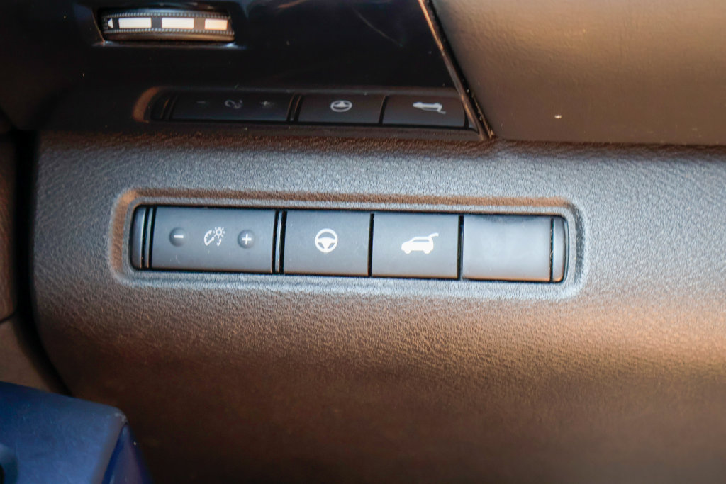 Used 2025 Nissan Pathfinder SV AWD/4WD image 19