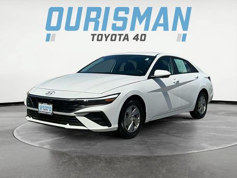 Used 2026 Hyundai Elantra SE FWD image 3