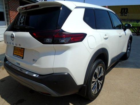 Used 2021 Nissan Rogue SV image 4