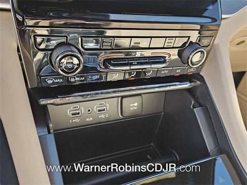 New 2025 Jeep Grand Cherokee Limited image 22