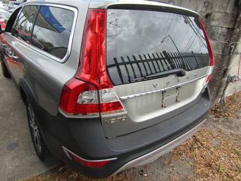 Used 2015 Volvo XC70 T6 image 4