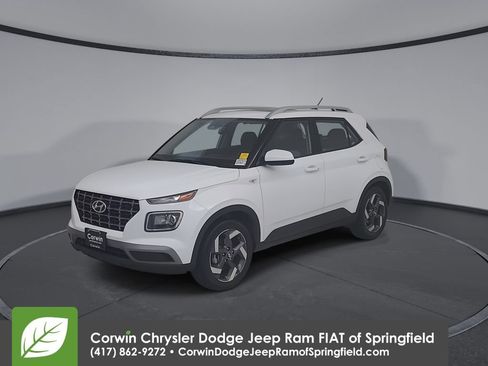 Used 2025 Hyundai Venue SEL FWD image 7