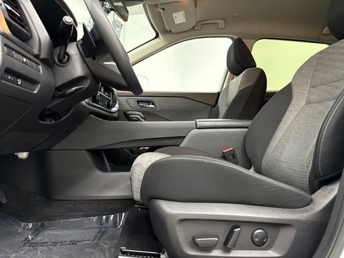 Used 2023 Nissan Rogue SV AWD/4WD image 16