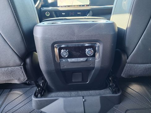 New 2026 Chevrolet Suburban LT w/ Comfort Package image 17