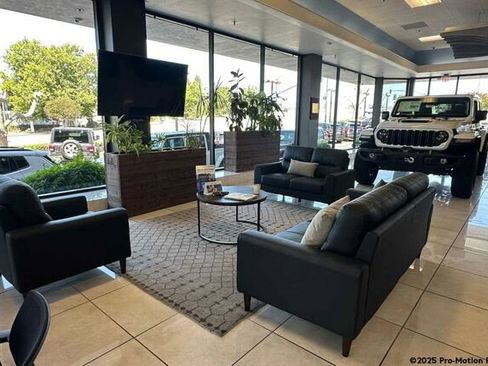 Used 2024 Jeep Compass Latitude image 27