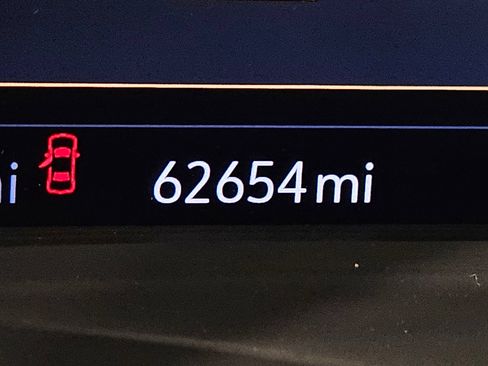Used 2022 Buick Envision Essence w/ Technology Package II FWD image 31