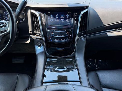 Used 2017 Cadillac Escalade Platinum AWD/4WD image 29
