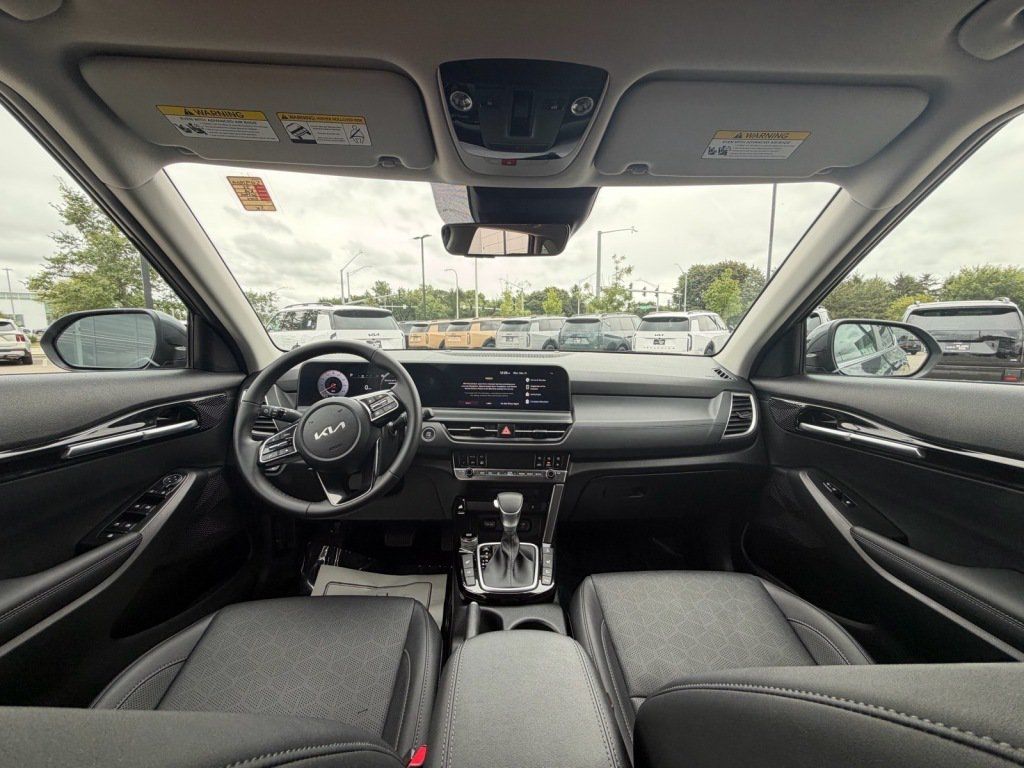 Used 2025 Kia Seltos EX w/ EX Sunroof Package AWD/4WD image 7