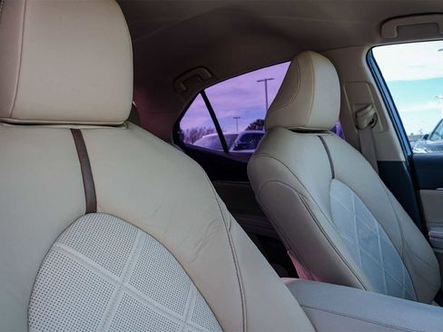 Used 2018 Toyota Camry L image 14