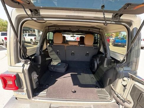 Used 2023 Jeep Wrangler Unlimited Sahara w/ Cold Weather Group AWD/4WD image 15