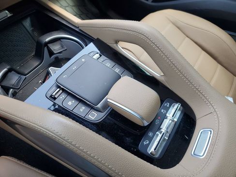 Used 2025 Mercedes-Benz GLS 580 4MATIC image 24