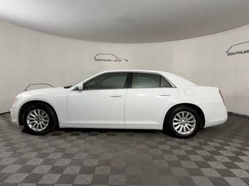 Used 2013 Chrysler 300 RWD image 5